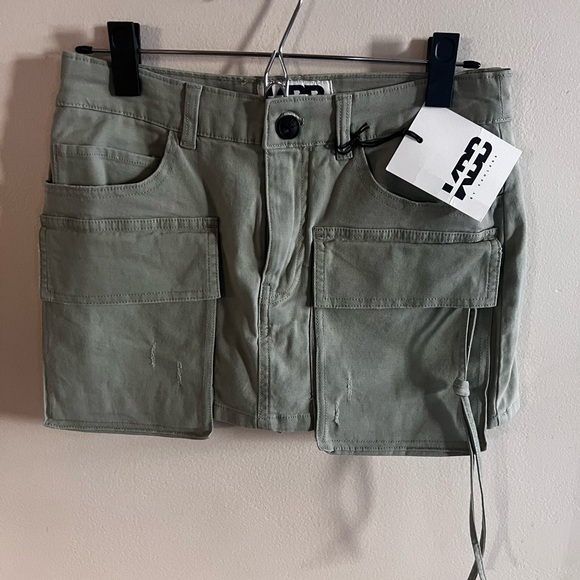 KBB by KAHLANA Women's 'The Cargo Mini Skirt' NWT Size 0 Olive - Picture 4 of 5